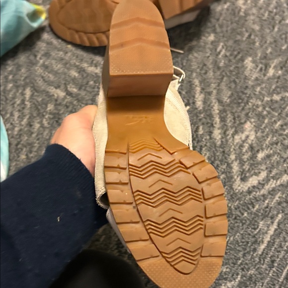 Sorel Beige Lace-Up Women's heels sandals. Velcro ankle closure.Adjustable width - Picture 13 of 16